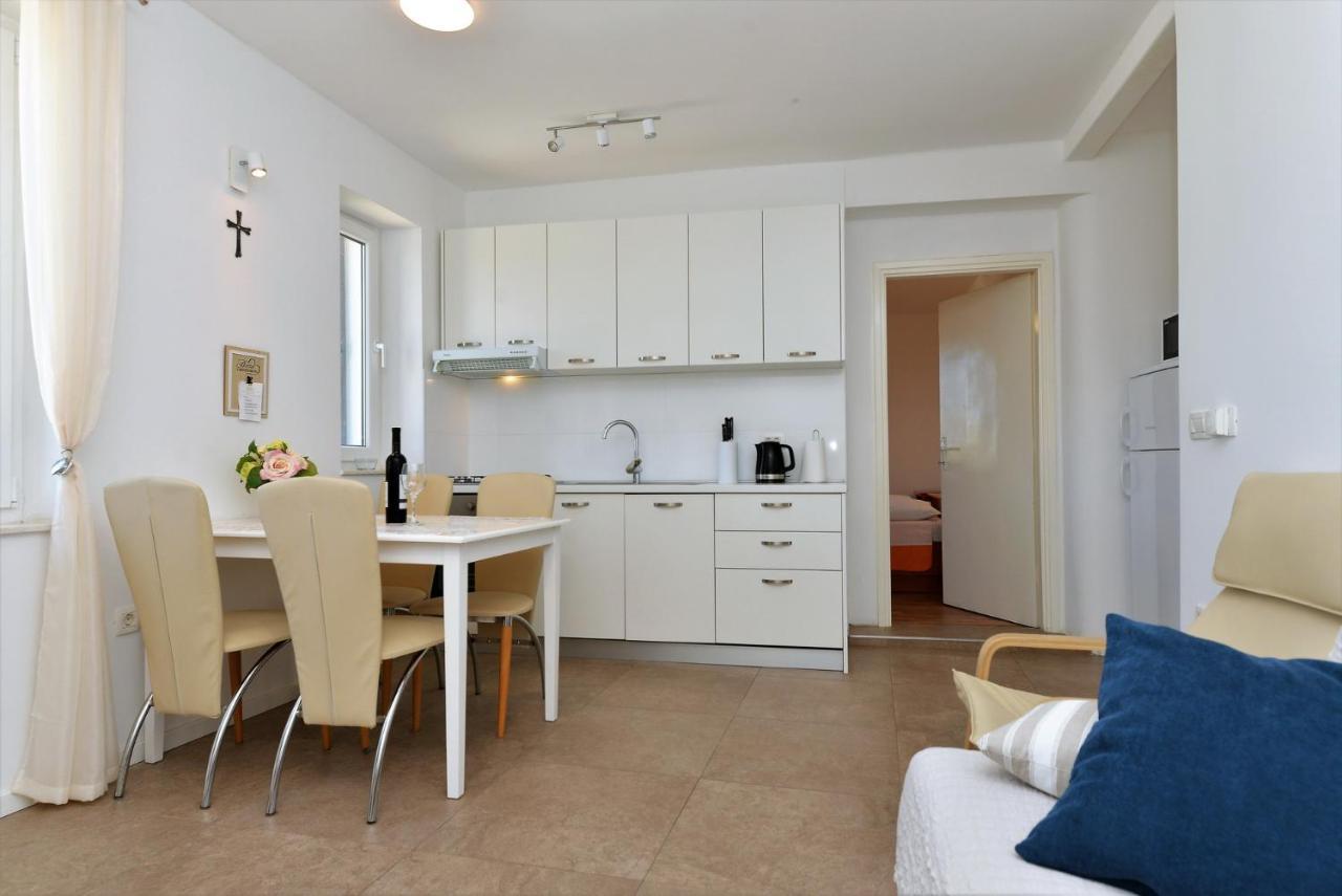 Beach Apartment Vami With Sea View Murter Exterior photo