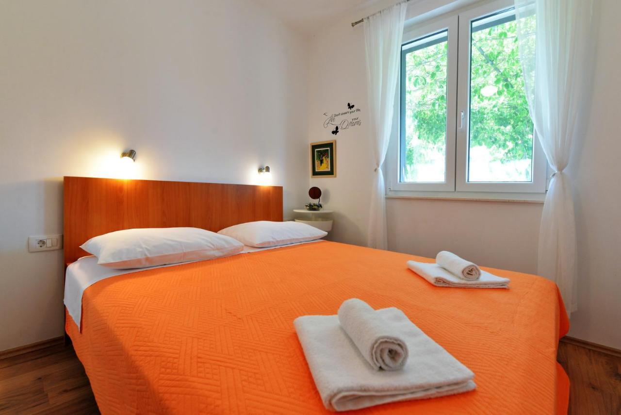 Beach Apartment Vami With Sea View Murter Exterior photo